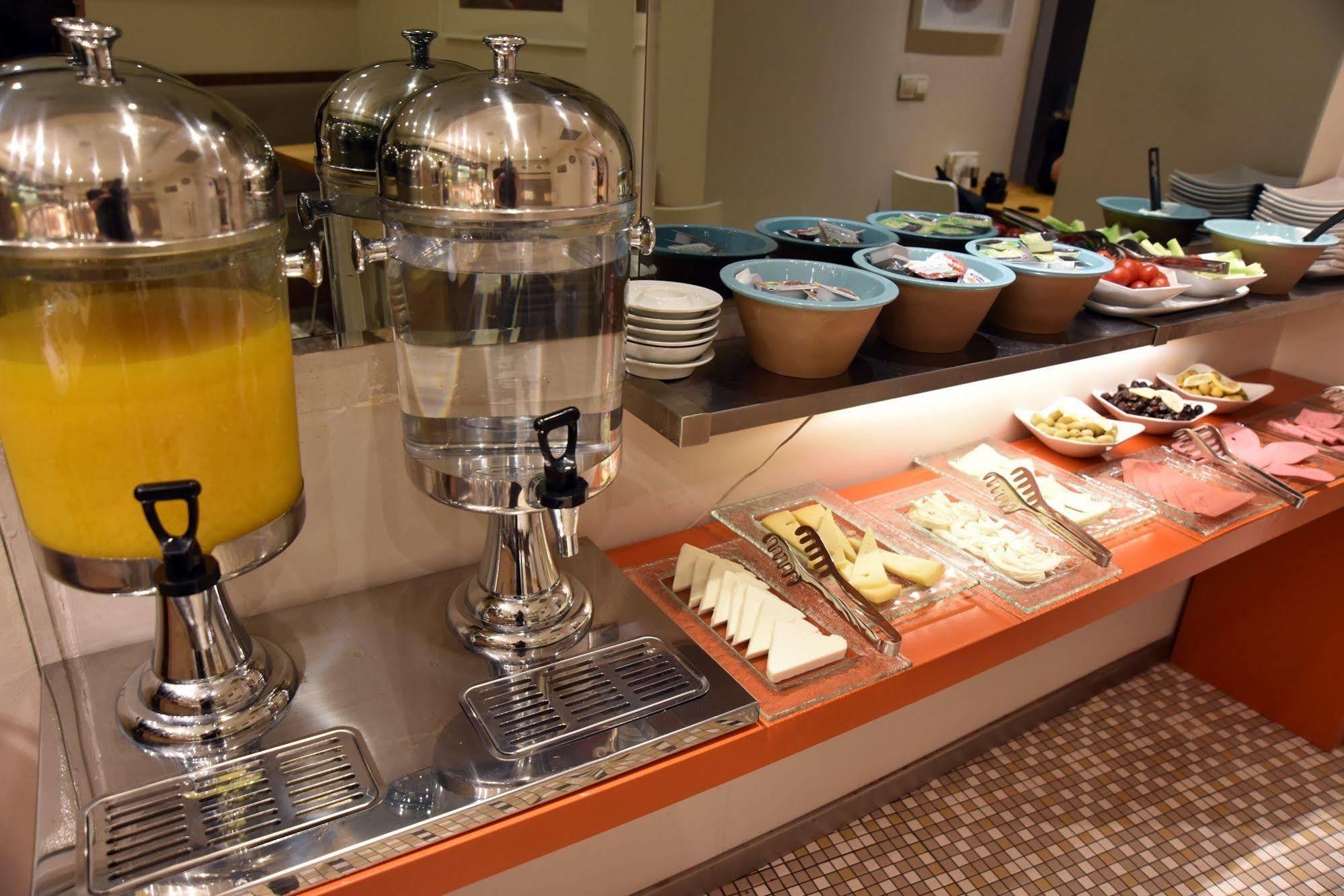 อีลานัซ โฮเต็ล Hotel อิสตันบูล ภายนอก รูปภาพ